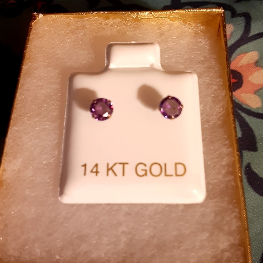 14kt Amethyst Stud Earrings 4mm NWT